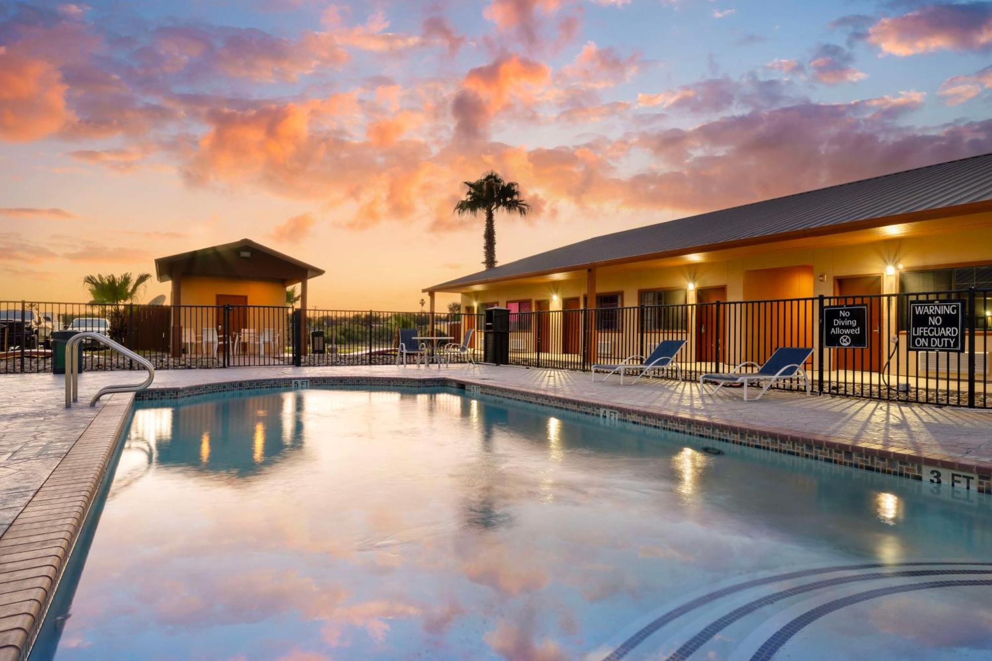 Best Western Hebbronville Inn Esterno foto