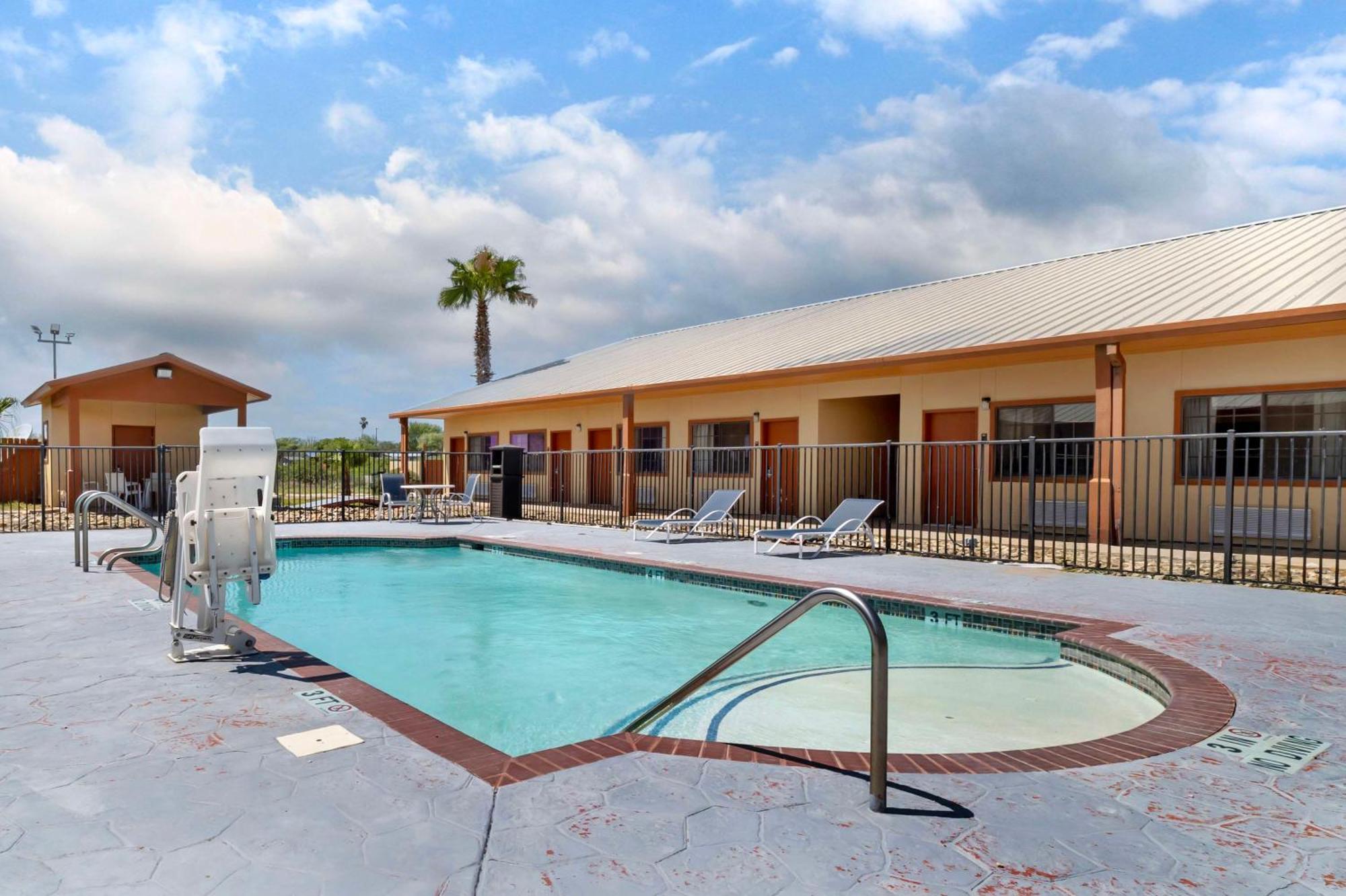 Best Western Hebbronville Inn Esterno foto
